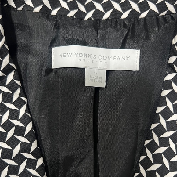 New York & Company Geometric Black and White Blazer - Picture 3 of 9